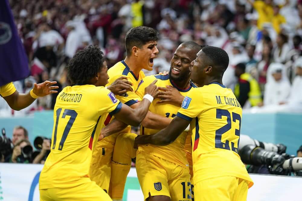 jogadores de Marrocos - Valencia marca dois e Equador vence o Qatar no primeiro jogo do Mundial 2022