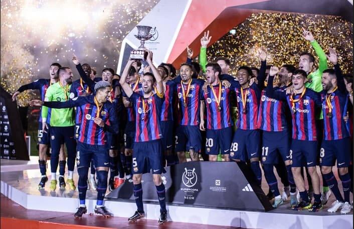 Barcelona comemora o título da Supertaça de Espanha