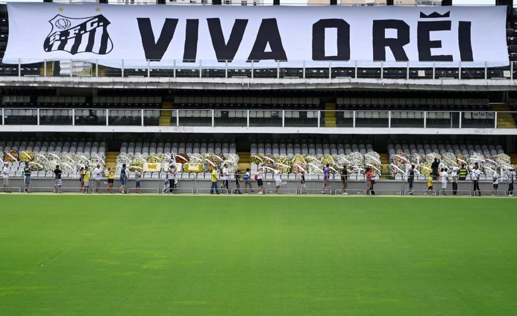pelé - Milhares de fãs despedem-se do Rei Pelé na Vila Belmiro
