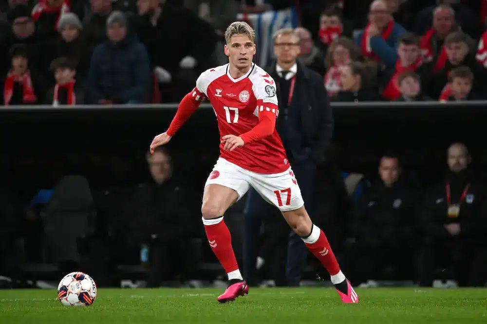 JENS STRYGER LARSEN da Dinamarca, em jogo de qualificação para UEFA EURO 2024