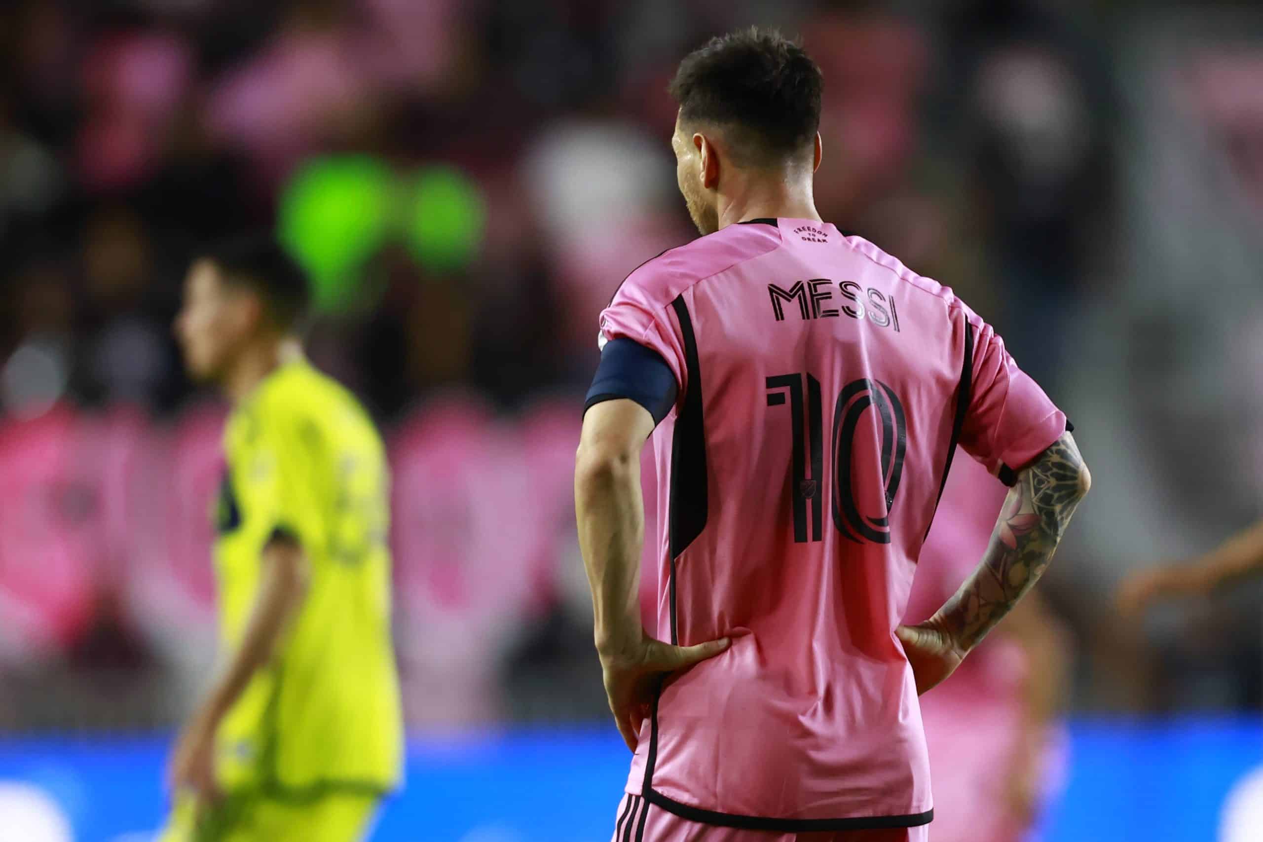 - Lionel Messi fora dos próximos jogos da Seleção Argentina devido a lesão no tendão