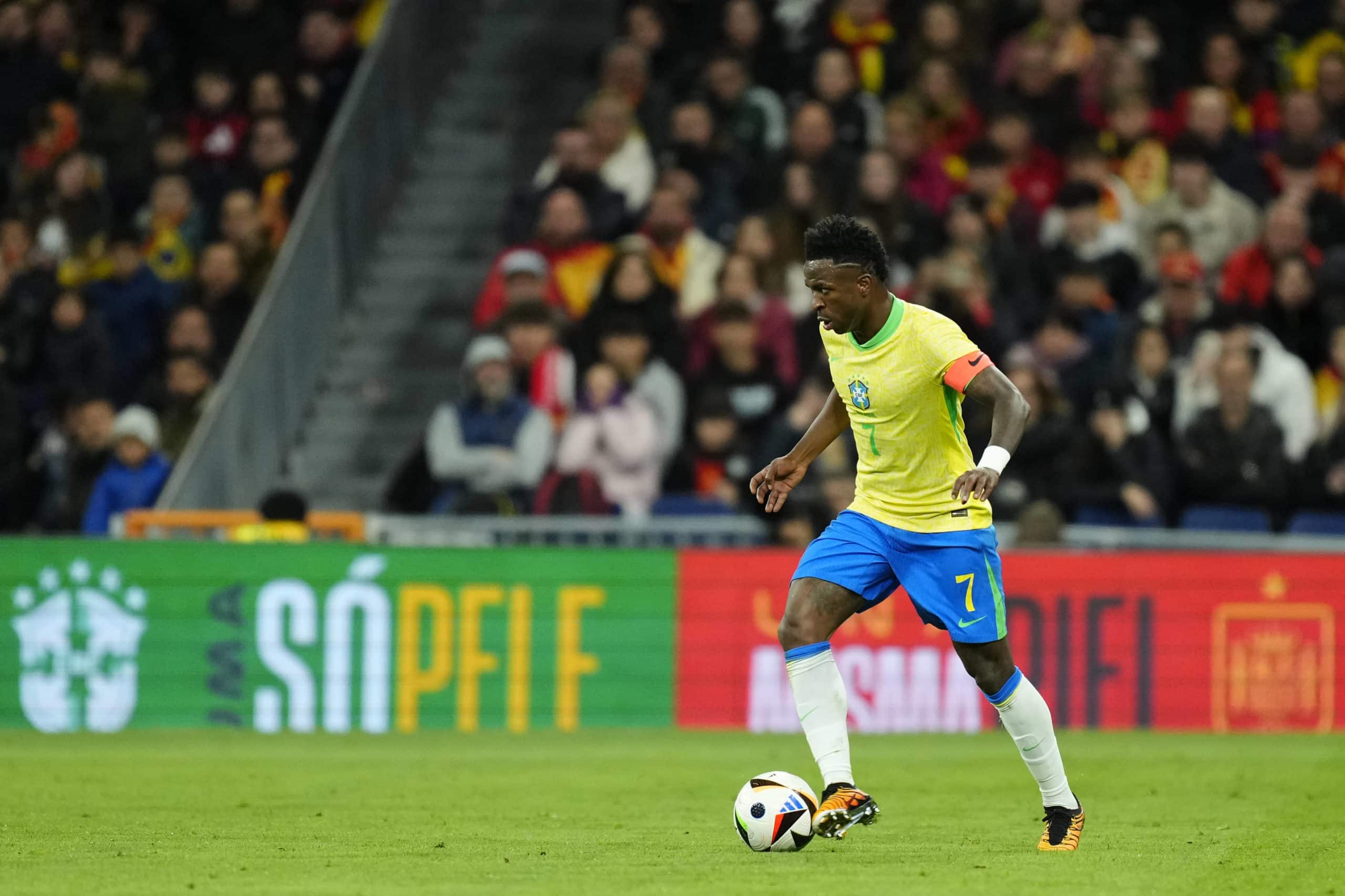 Vinicius Jr. criticado por comportamento em jogo contra Espanha