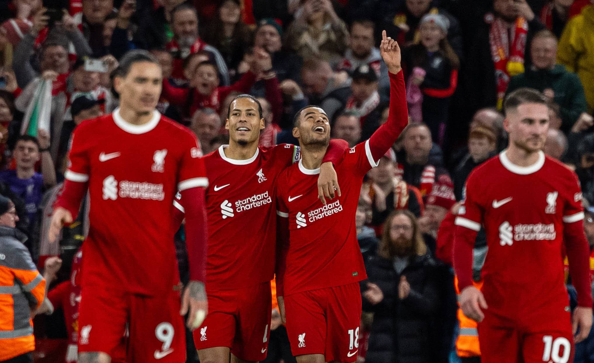 - Liverpool vence e recupera a liderança da Premier League