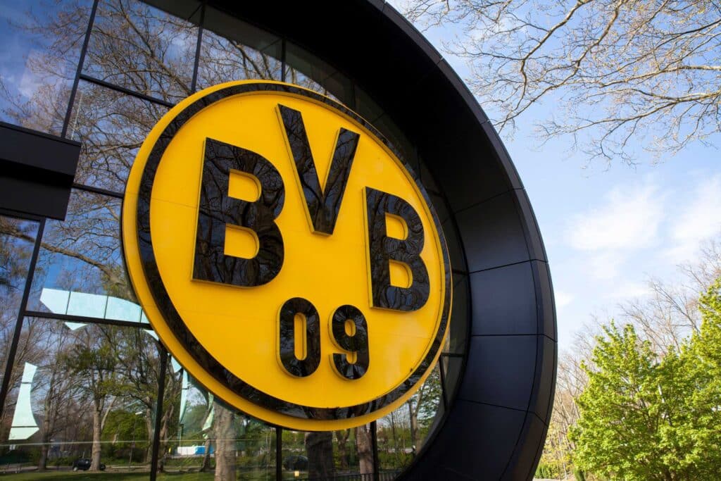 - Borussia Dortmund assina acordo de patrocínio com empresa de armamentos alemã