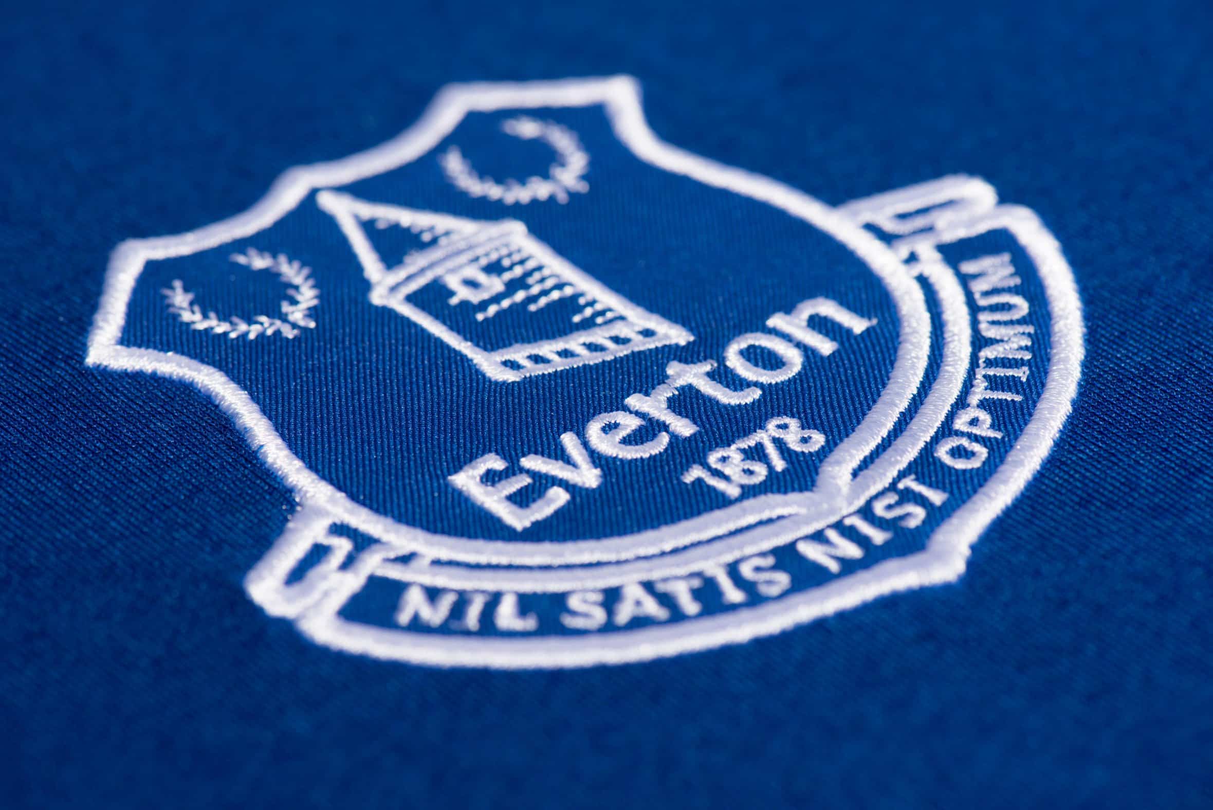Everton retira recurso e assegura permanência na Premier League