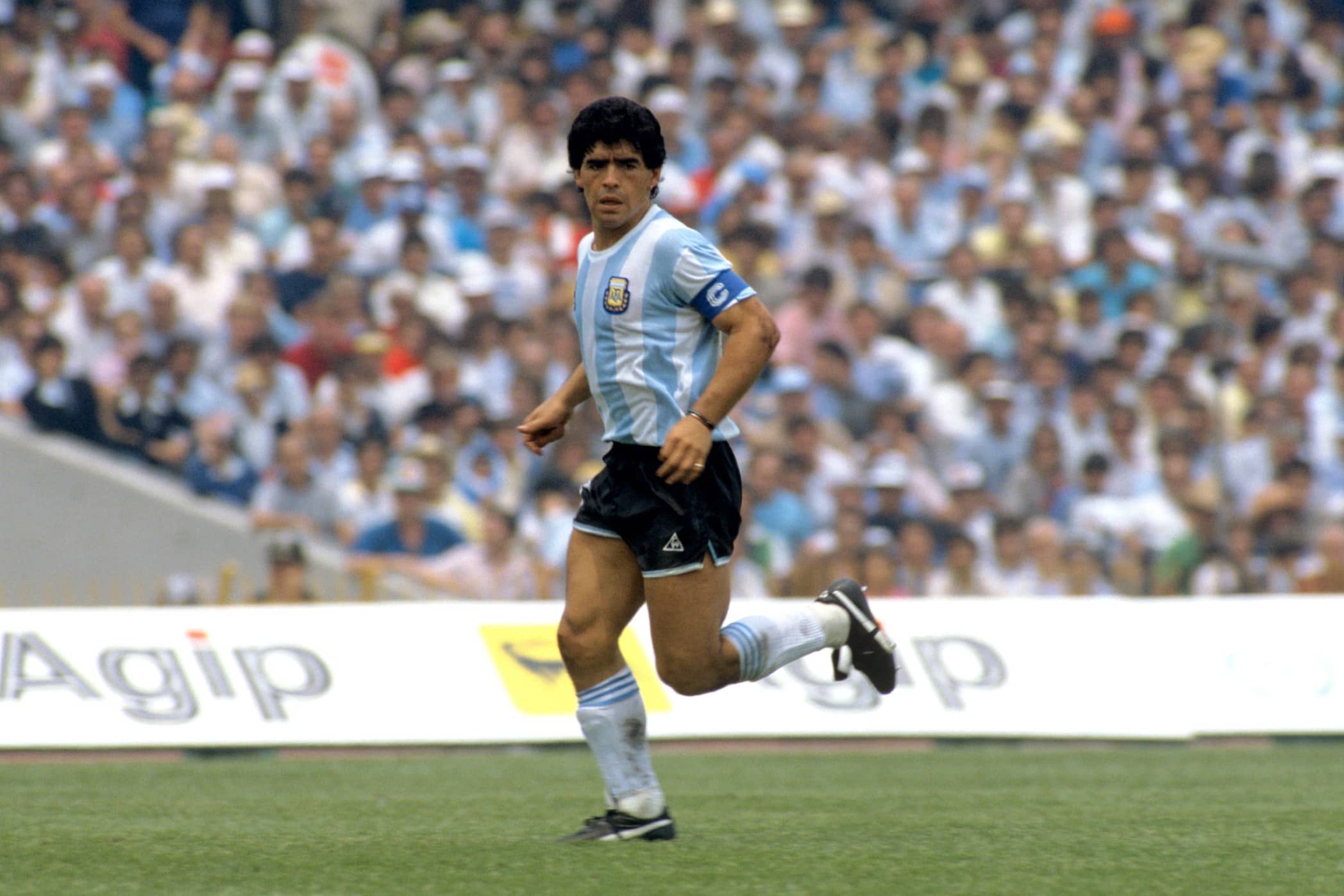 Descubra a história da Bola de Ouro perdida por Maradona que reapareceu