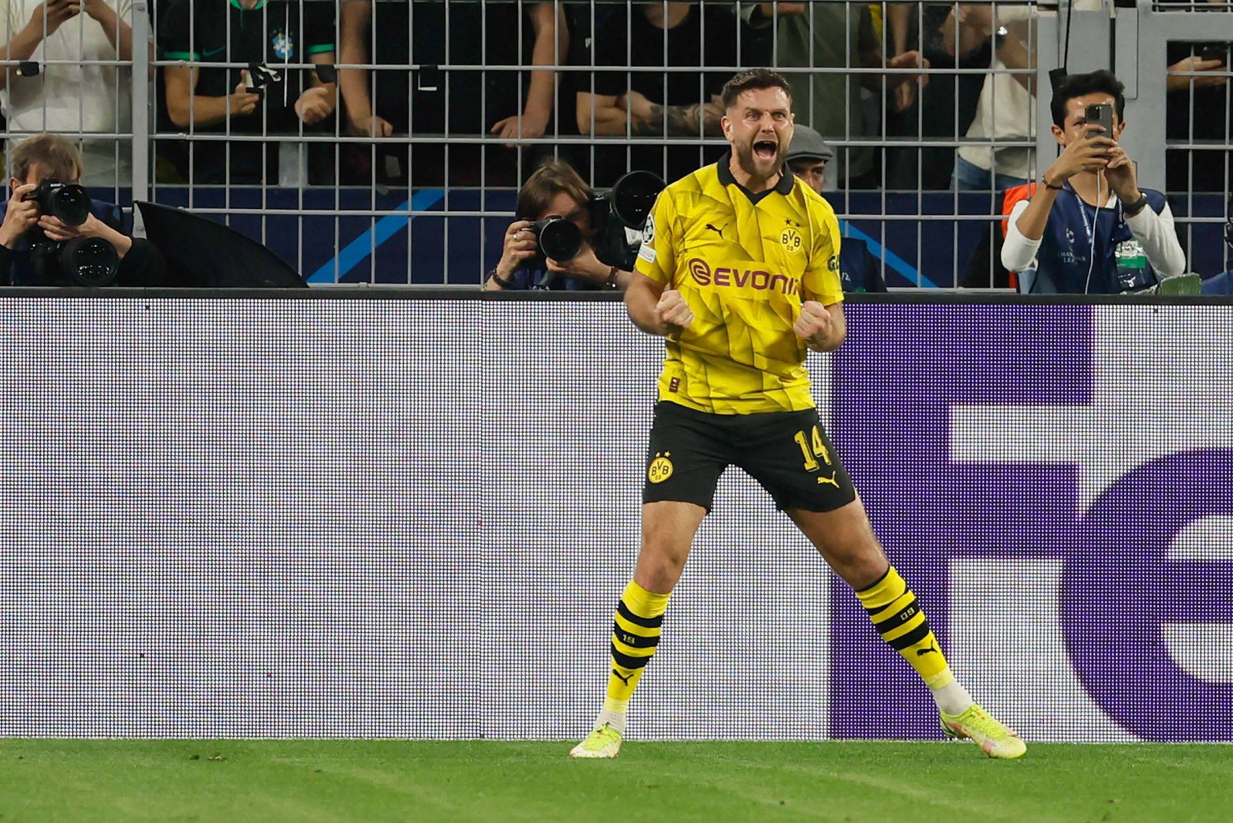 Borussia Dortmund supera PSG e assume liderança na meia-final da Liga dos Campeões
