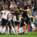 GA5AX3 Burdeos, Francia. 02nd July, 2016. La seleccion alemana celebra la dramatica victoria ante Italia en los cuartos de final de la Eurocopa el 02/07/2016 en Burdeos, Francia. Foto: Arne Dedert/dpa/Alamy Live News