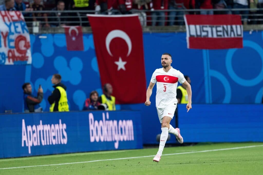 - Polémica no Euro: Gestos extremista de jogador turco sob investigação após celebração de golos