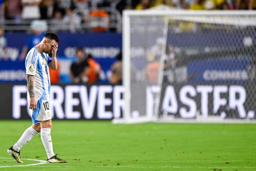 - Demissão do subsecretário que exigiu desculpas de Messi e da federação por cânticos racistas
