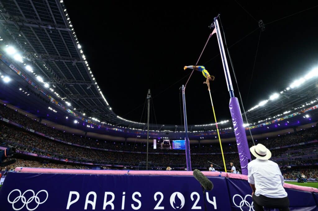 - Armand Duplantis Consegue Novo Recorde Mundial no Salto com Vara