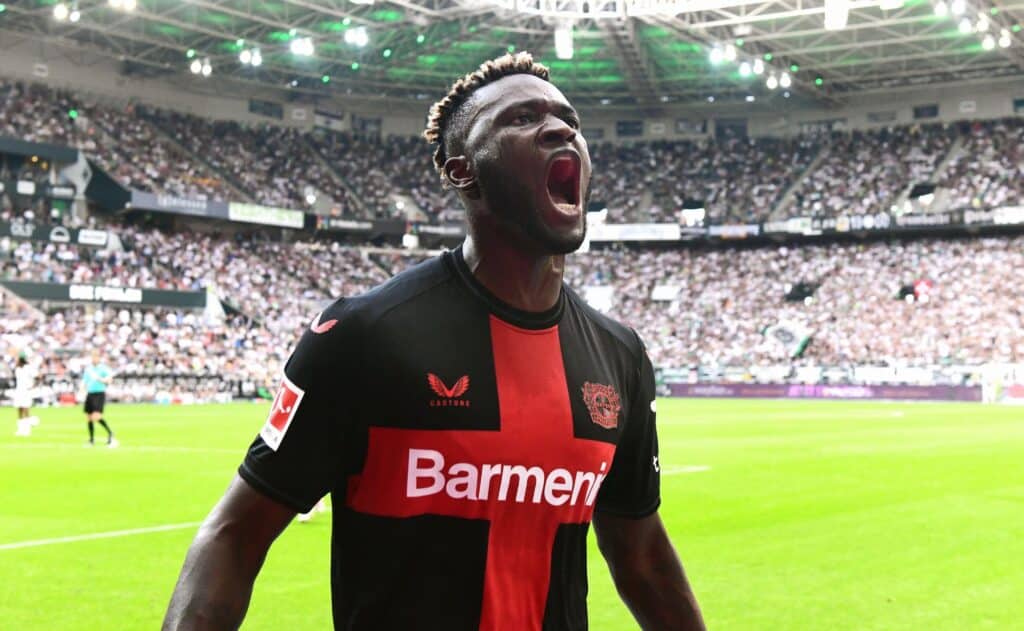 frente a frente Placard - Avançado do Bayer Leverkusen sofre grave acidente de carro